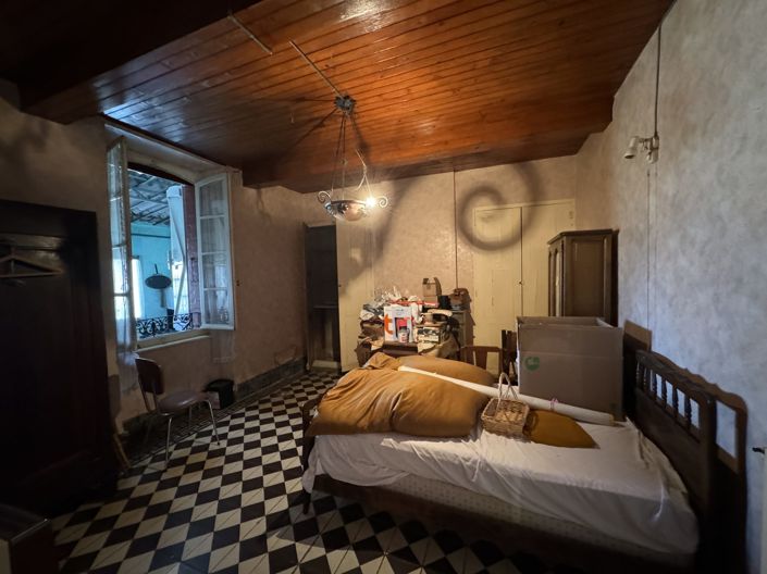 Image No.16-8 Bed House for sale