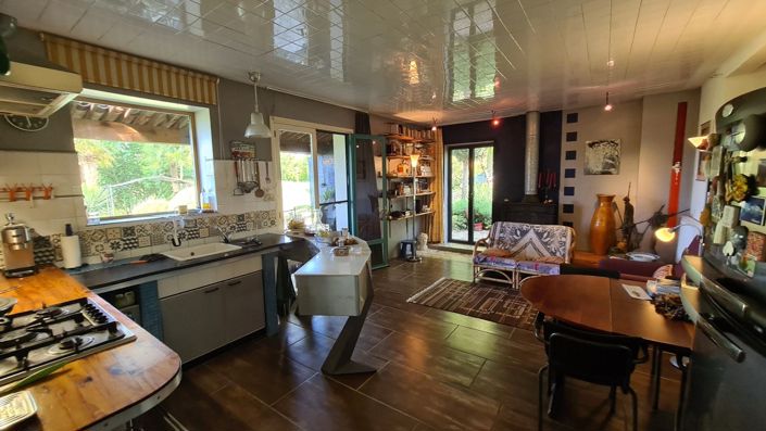 Image No.9-5 Bed House for sale