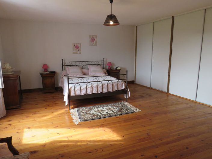 Image No.10-4 Bed House for sale