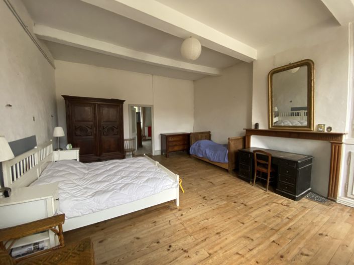 Image No.8-6 Bed House for sale