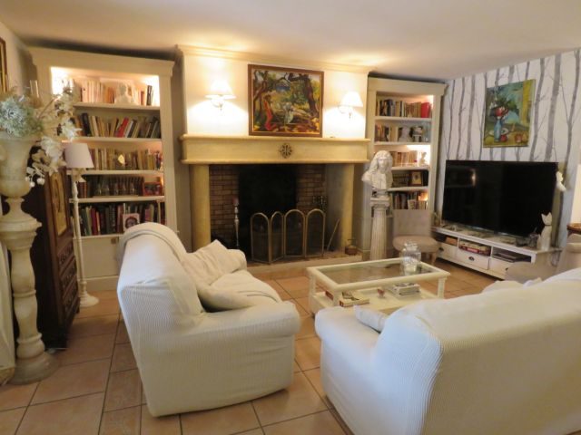 Image No.2-6 Bed House for sale