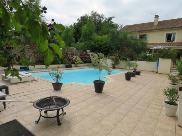 Image No.40-6 Bed House for sale