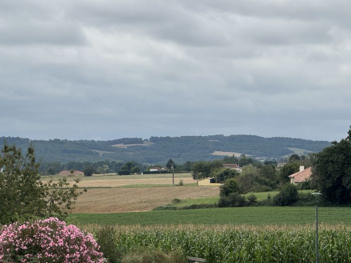 Image No.55-15 Bed House for sale