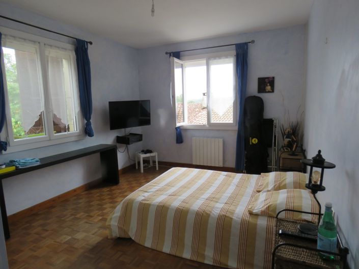 Image No.10-3 Bed House for sale