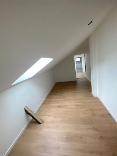 Image No.40-5 Bed House for sale