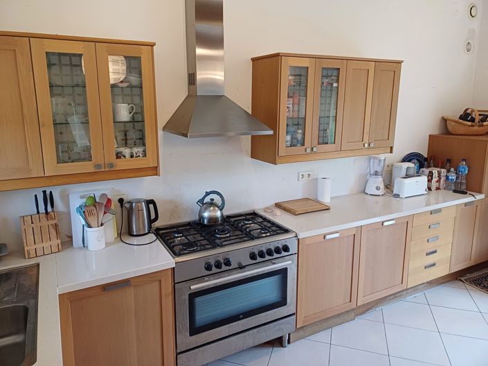 Image No.7-6 Bed House for sale