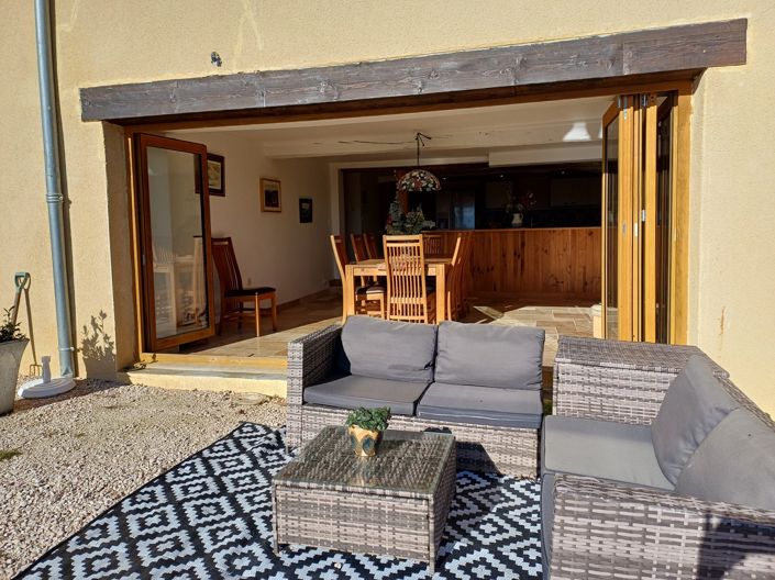 Image No.8-6 Bed House for sale