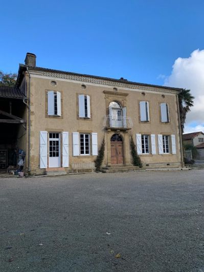 Image No.1-4 Bed House for sale