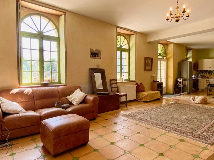 Image No.7-7 Bed House for sale