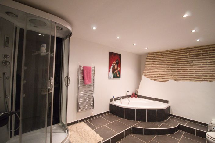 Image No.23-6 Bed House for sale