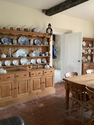 Image No.8-6 Bed House for sale