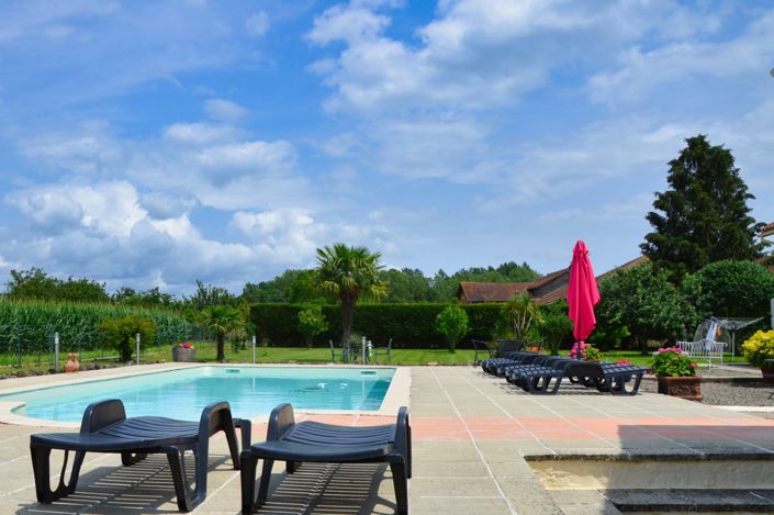 Image No.8-8 Bed House for sale