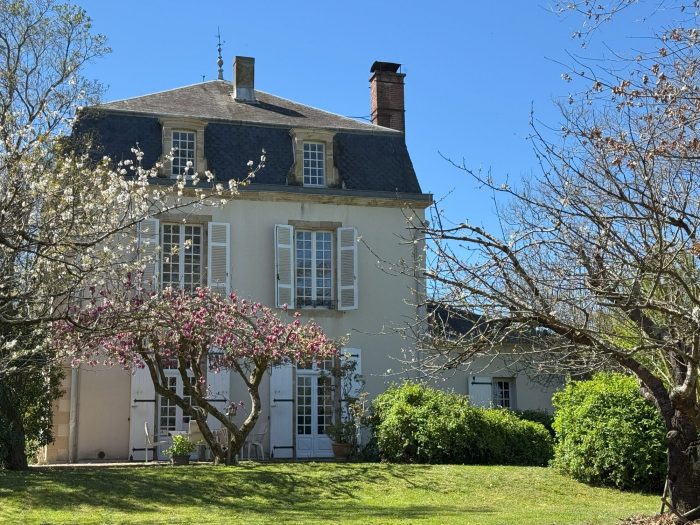 Image No.1-4 Bed House for sale