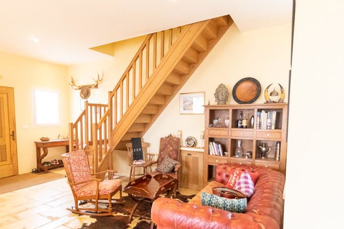 Image No.2-4 Bed House for sale