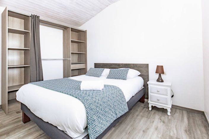 Image No.52-8 Bed House for sale