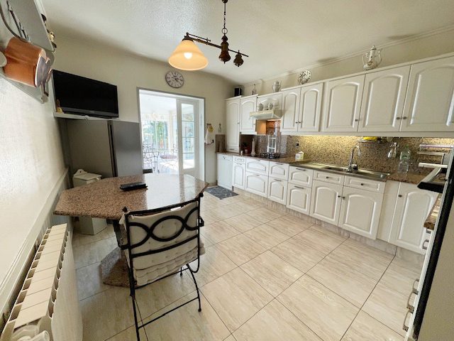 Image No.13-9 Bed House for sale