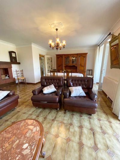 Image No.17-9 Bed House for sale