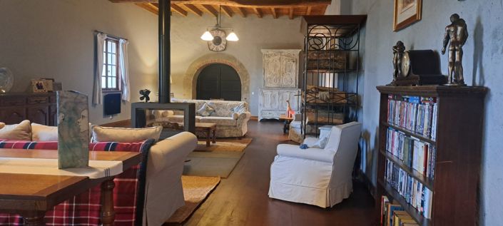 Image No.2-5 Bed House for sale