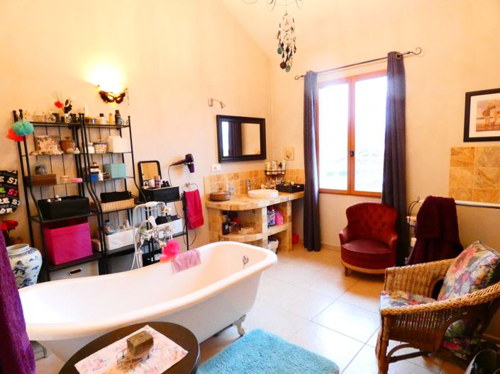 Image No.8-3 Bed House for sale