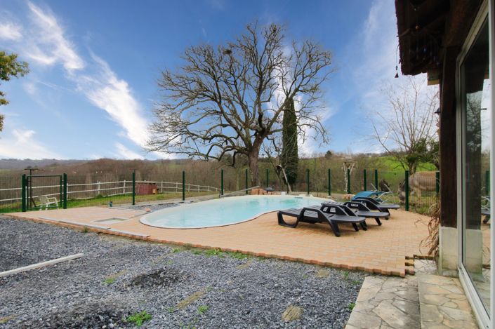 Image No.8-5 Bed House for sale