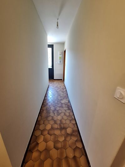 Image No.31-3 Bed House for sale