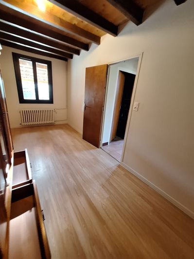 Image No.41-3 Bed House for sale