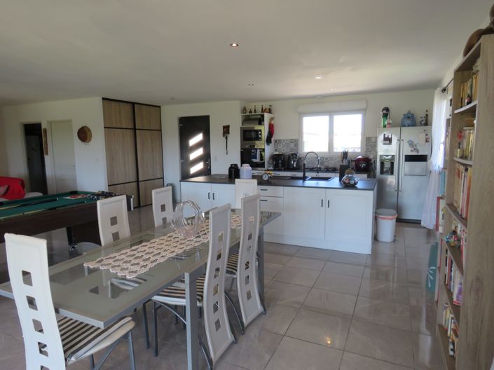 Image No.2-3 Bed Villa for sale