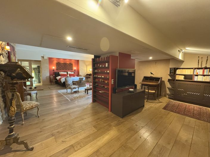 Image No.15-11 Bed Property for sale