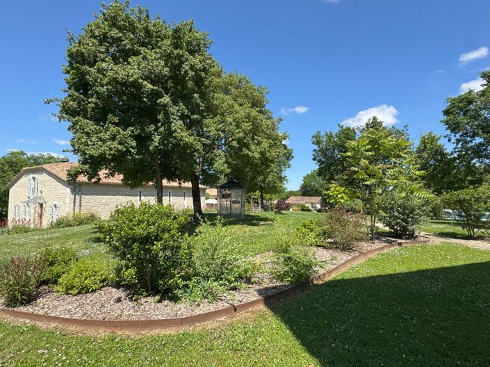 Image No.20-11 Bed Property for sale