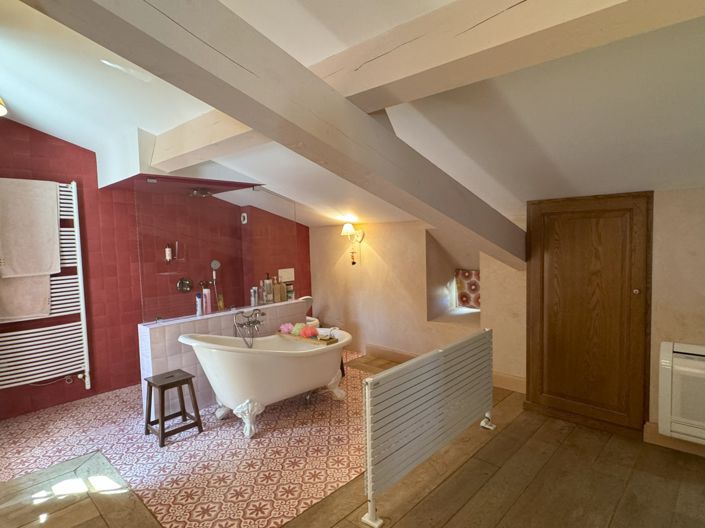 Image No.22-11 Bed Property for sale