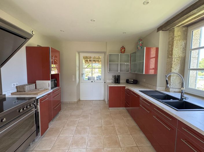 Image No.31-11 Bed Property for sale