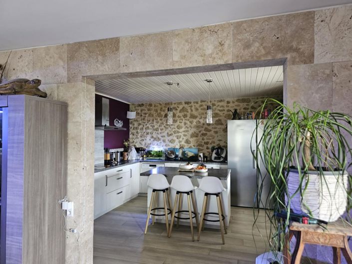 Image No.10-6 Bed House for sale