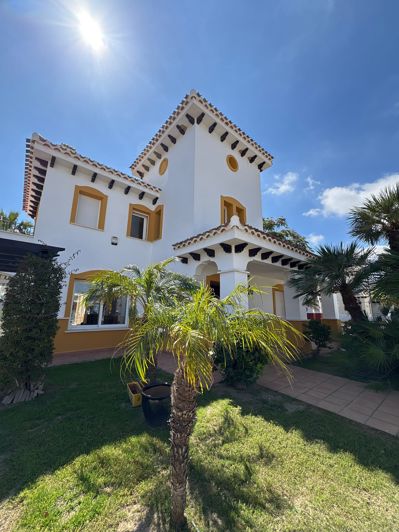 Image No.3-4 Bed Villa for sale
