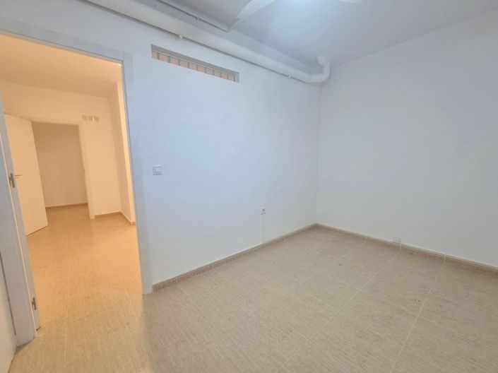 Image No.16-2 Bed Townhouse for sale