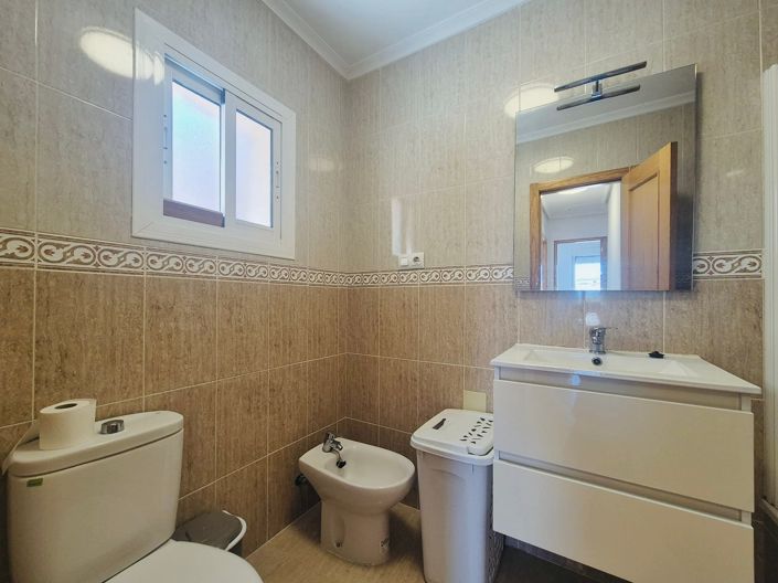 Image No.26-2 Bed Townhouse for sale