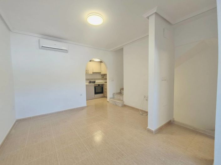 Image No.9-2 Bed Townhouse for sale