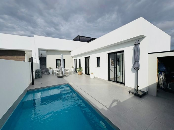 Image No.1-3 Bed Villa for sale