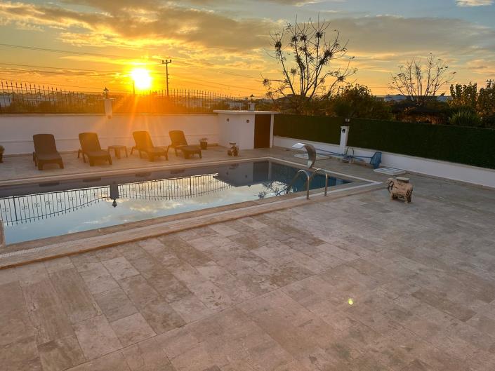 Image No.5-4 Bed Villa / Detached for sale