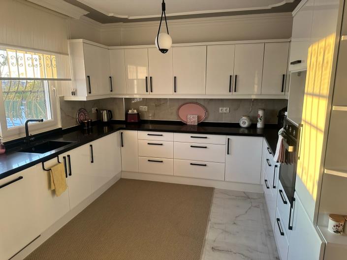 Image No.11-4 Bed Villa / Detached for sale