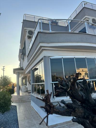 Image No.58-4 Bed Villa / Detached for sale