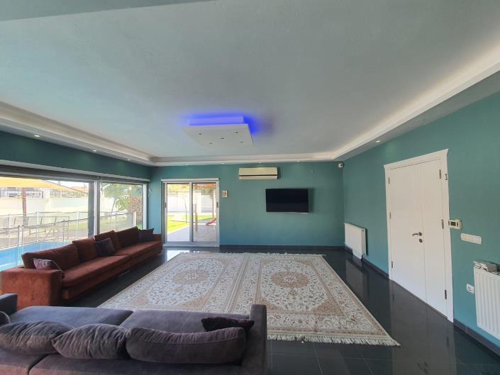 Image No.54-9 Bed Villa / Detached for sale