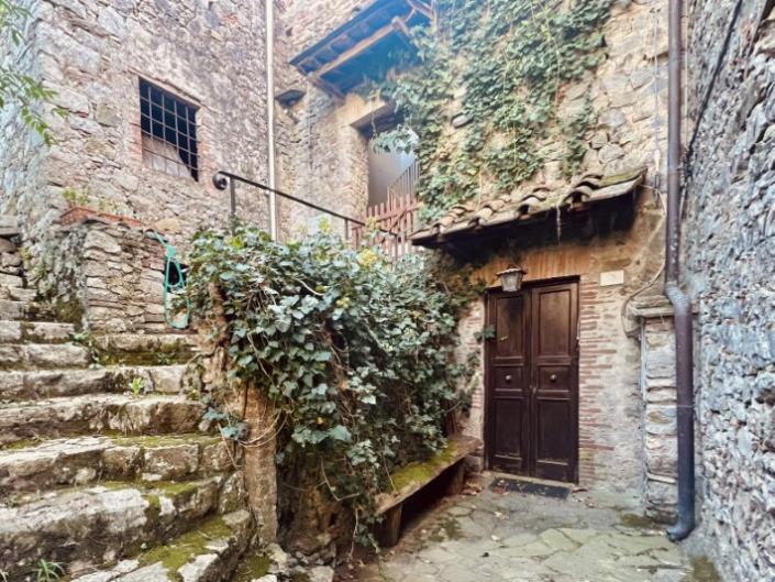 Image No.4-2 Bed Country House for sale