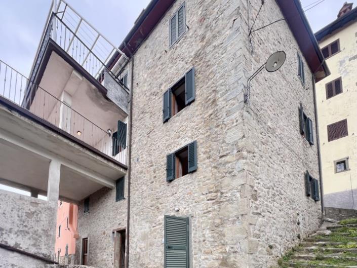 Image No.10-4 Bed Village House for sale