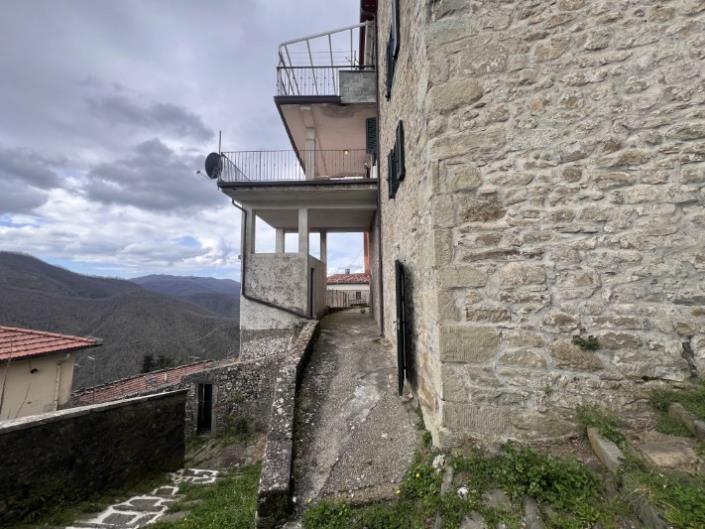 Image No.31-4 Bed Village House for sale