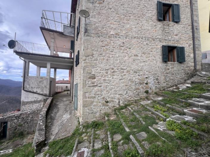 Image No.41-4 Bed Village House for sale