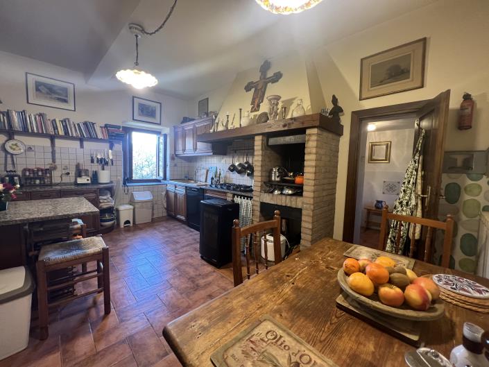 Image No.20-5 Bed Farmhouse for sale