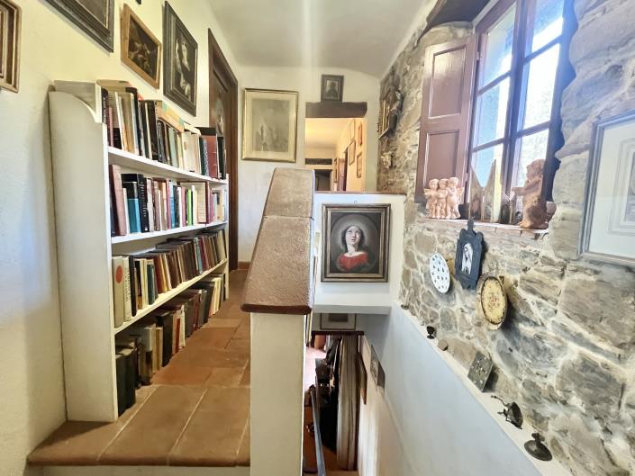 Image No.25-5 Bed Farmhouse for sale