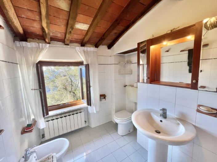 Image No.2-2 Bed Country House for sale