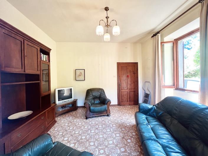 Image No.20-4 Bed House for sale