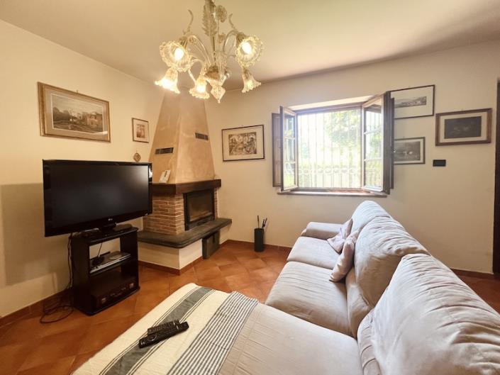 Image No.19-3 Bed Farmhouse for sale